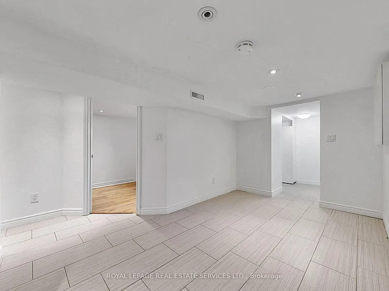 119 Essex St #LOWER — Photo 12