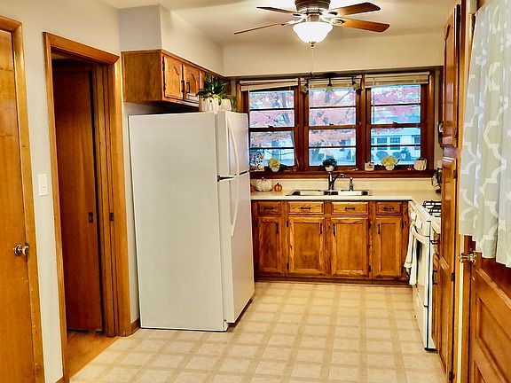 4th image of 1536 Latham Ave