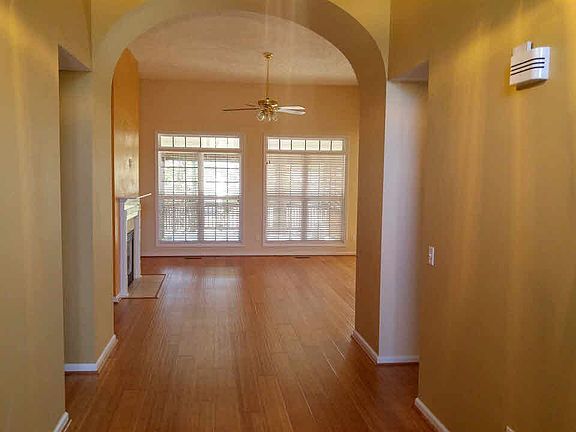 4th image of 414 Staghorn Dr