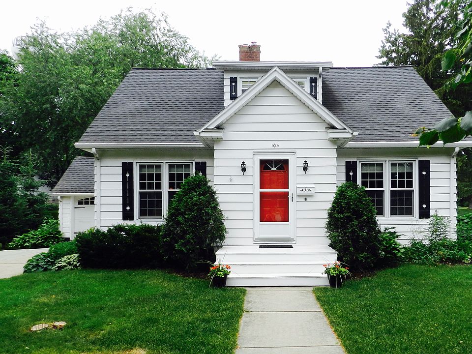 2nd image of 104 Westlawn Ave