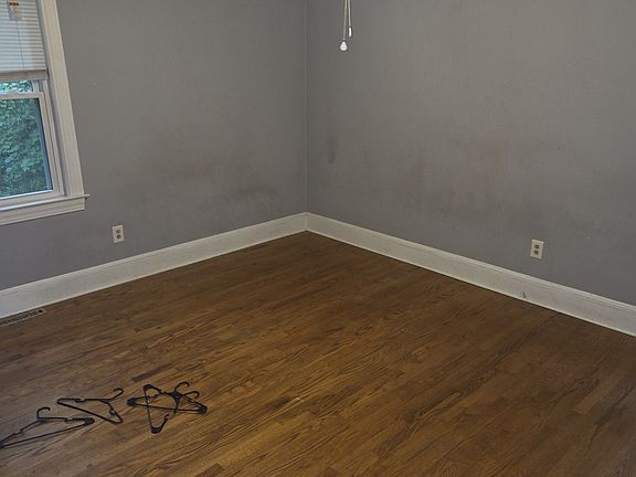 2nd image of 1409 N Overlook Dr
