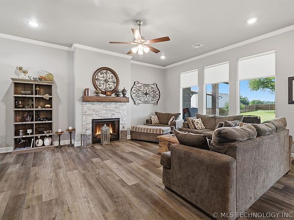 4th image of 89 Meadowview Ln