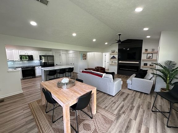 4th image of 792 Stonemill Dr