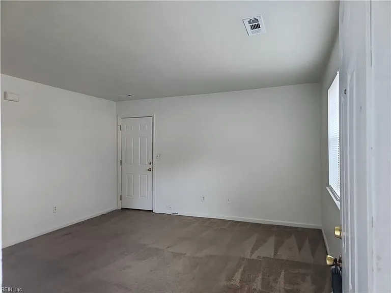 6045 Bradford Dr #B — Photo 2