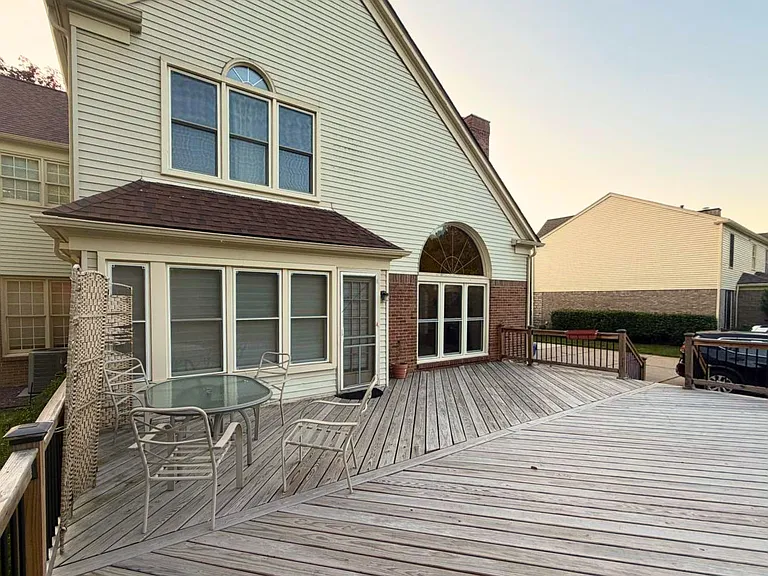 6028 Meadowview Dr — Photo 38