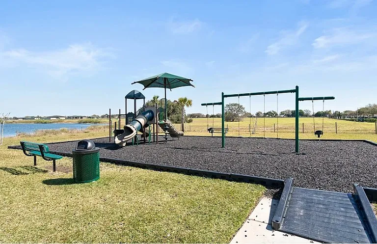 6425 Domizio Dr — Photo 27