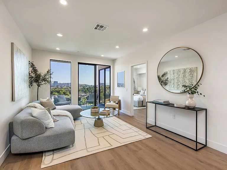 1557 S Orange Grove Ave — Photo 4