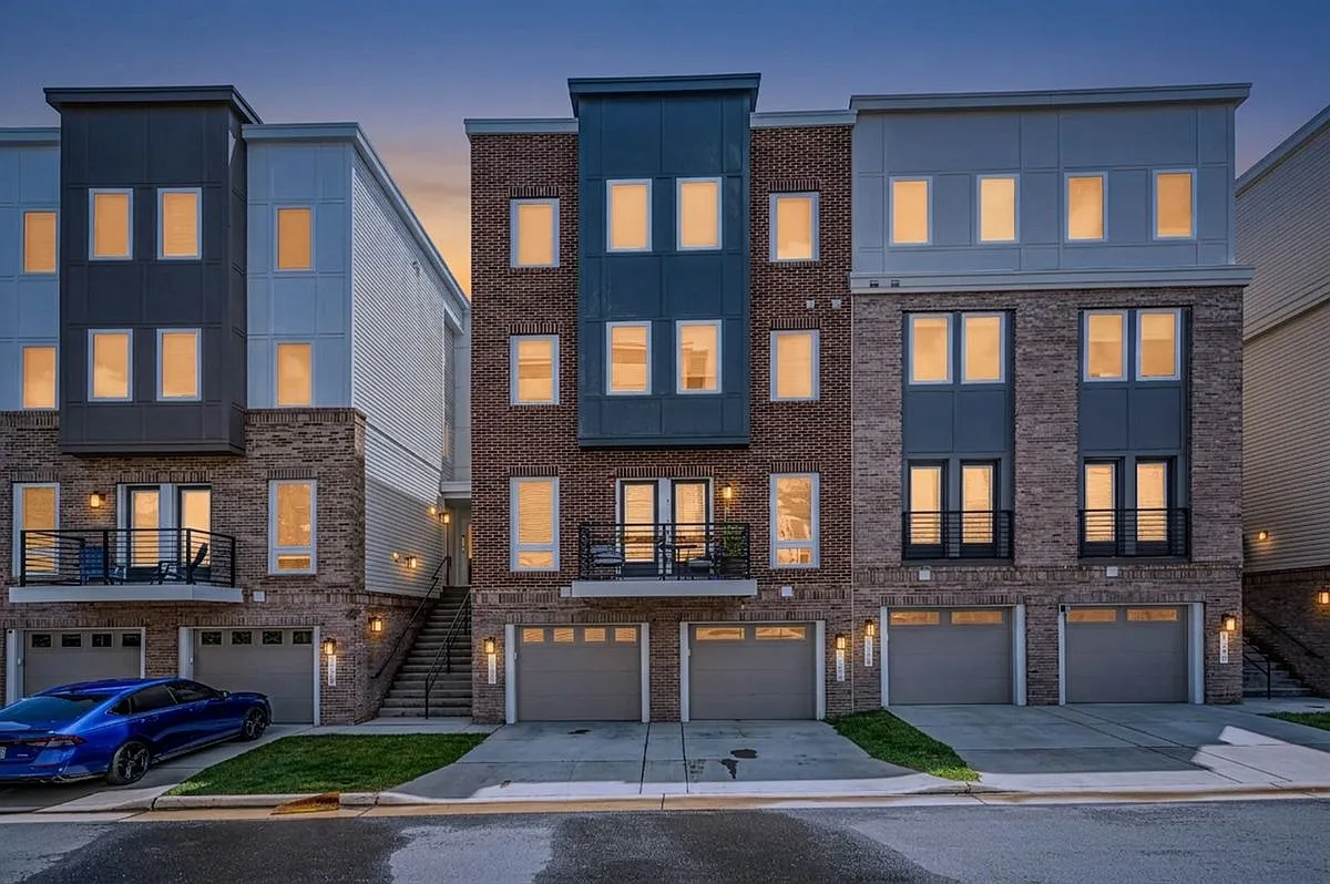 3 bed, 4.0 bath, 2226 sqft, $3,250 — Photo 1