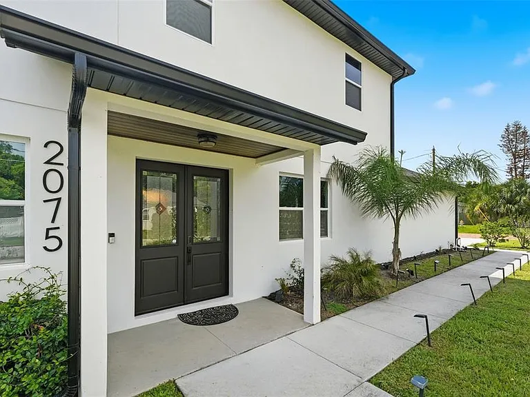 2075 Jewell Ave — Photo 3