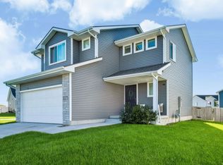 1117 Fifield Rd, Pella, IA 50219
