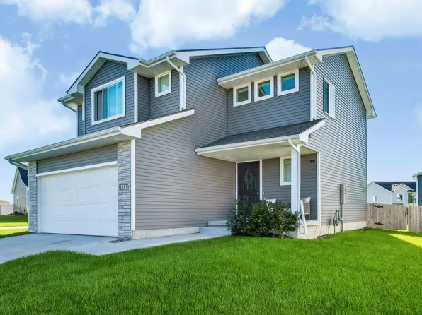 1117 Fifield Rd, Pella, IA 50219