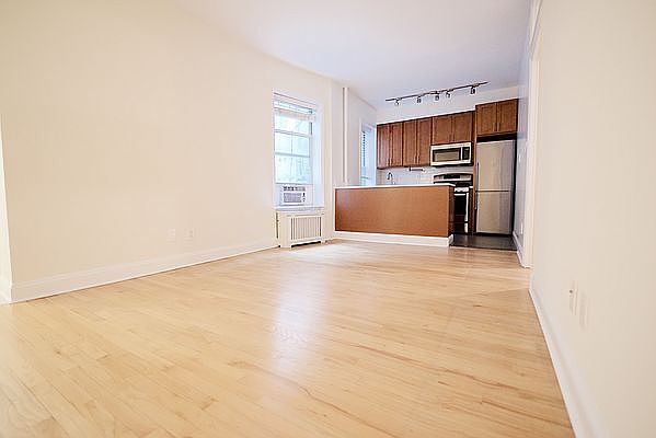 1st image of 78 Bank St APT 13