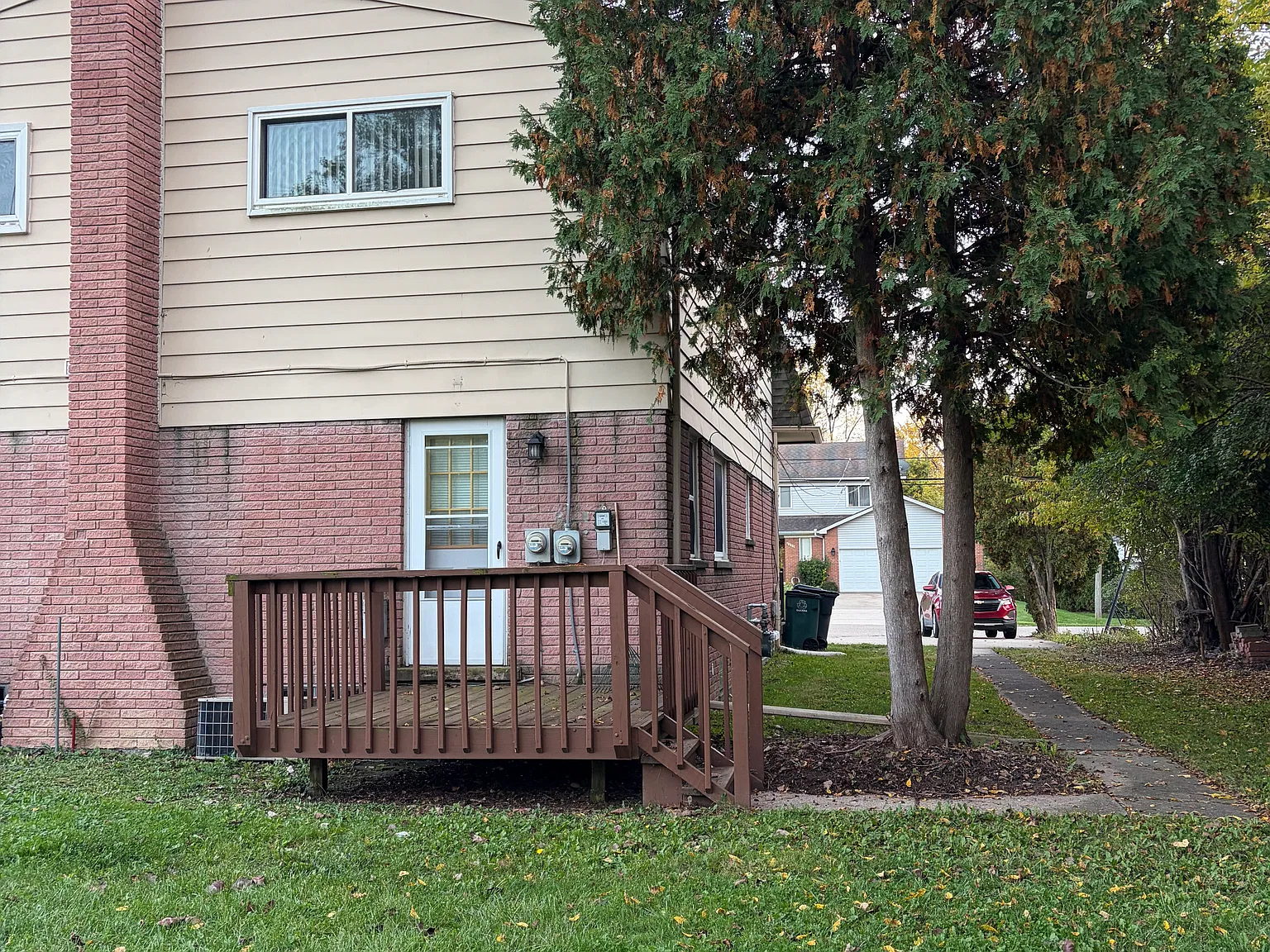 3 bed, 1.5 bath, 1250 sqft, $1,650 — Photo 3