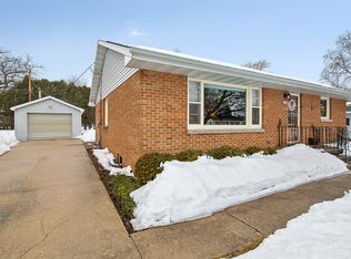 1715 Nagle Ave, Manitowoc, WI 54220