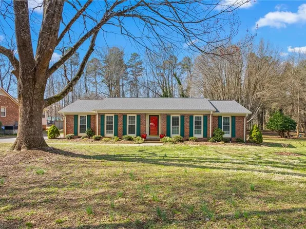 105 Oakview Dr, Elon, NC 27244