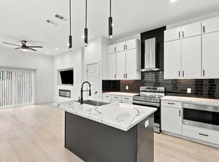 2215 Bethurum Ave, Dallas, TX 75215