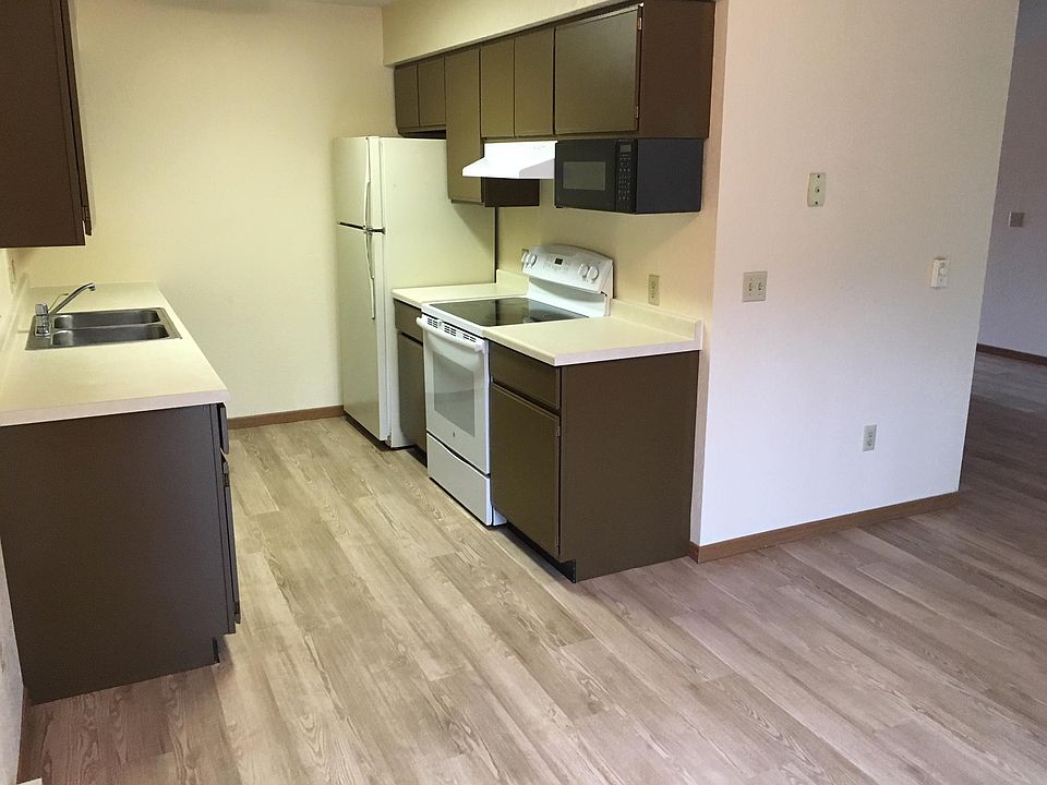 Full Kitchen with Dishwasher