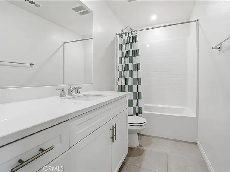 556 Enzo St — Photo 34