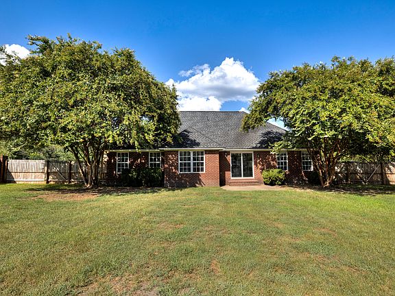 5th image of 200 Trillium Ln