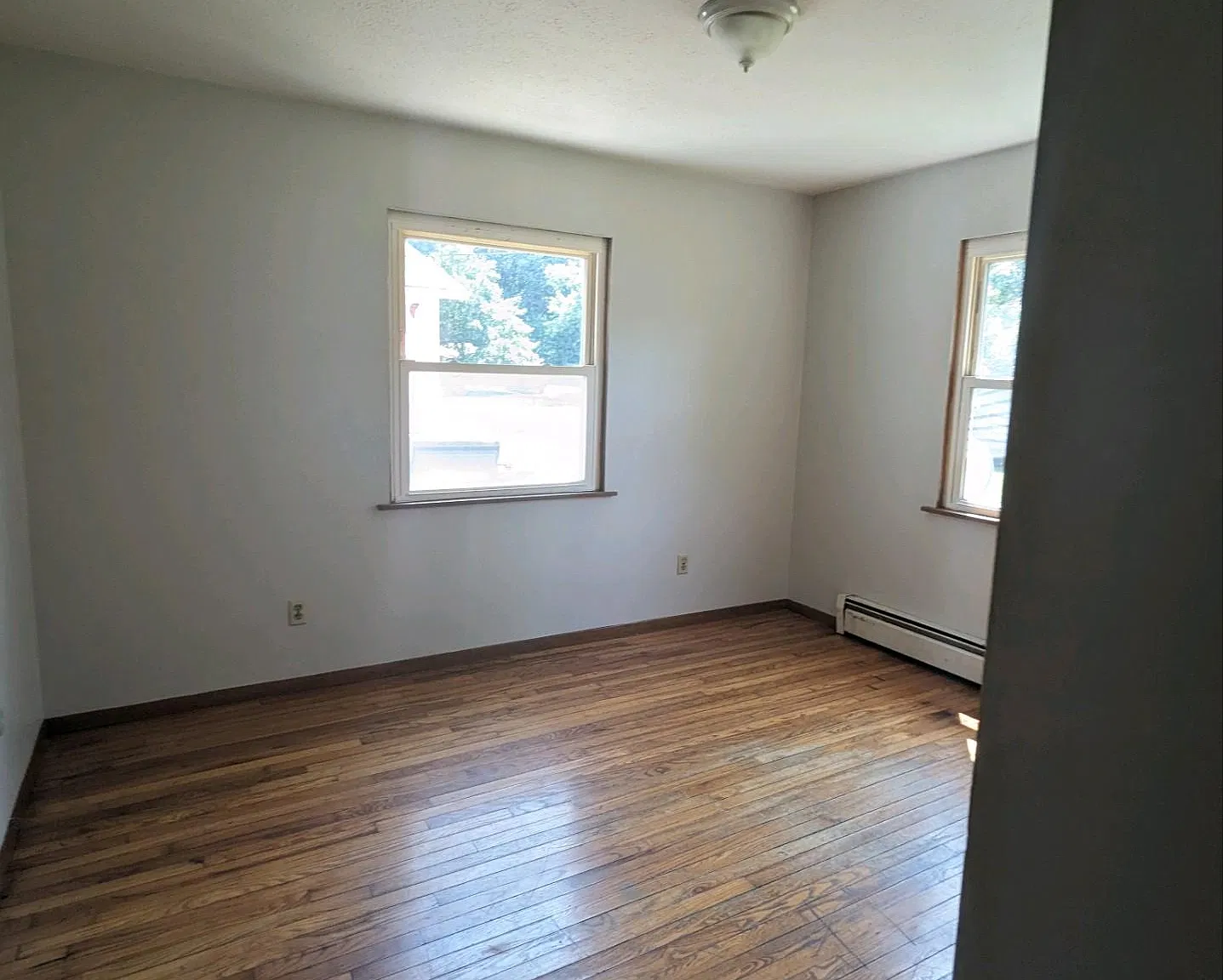 3 bed, 900 sqft, $1,350 — Photo 2