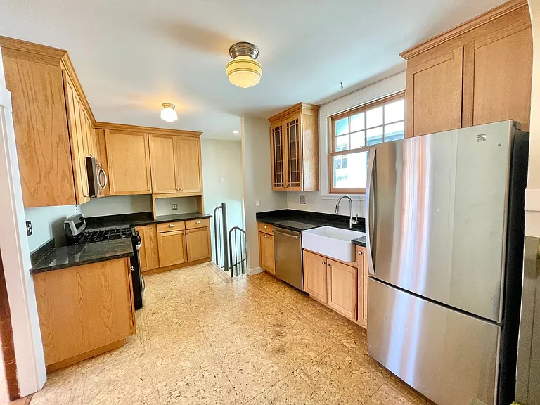 518 Staples Ave — Photo 8