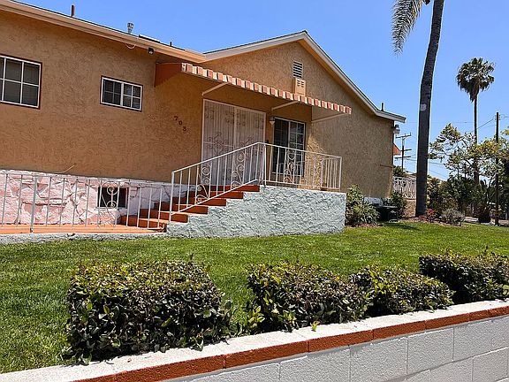 Driveway Entrance 