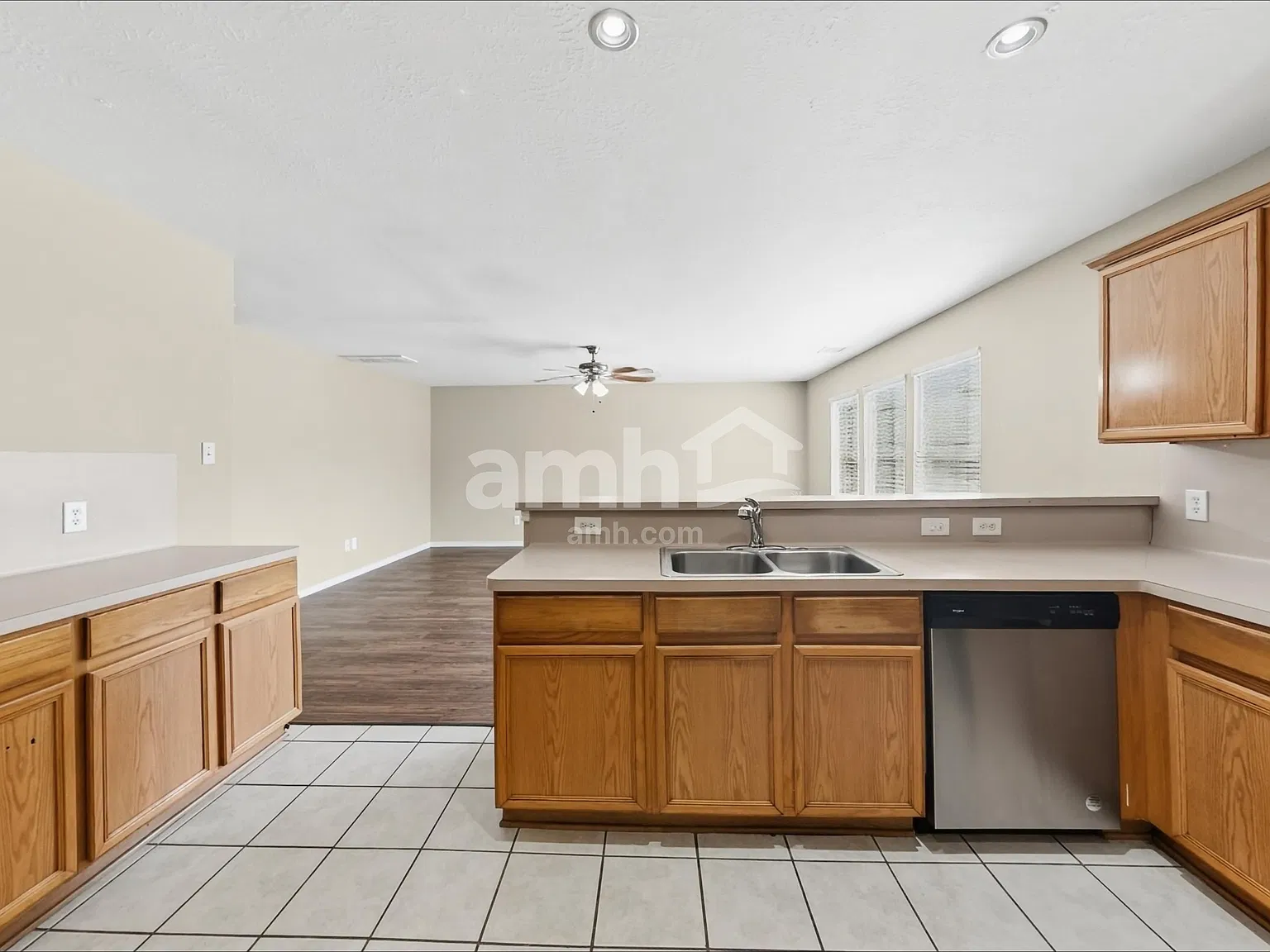 4 bed, 2.5 bath, 2161 sqft, $2,135 — Photo 4