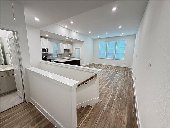 5th image of 6059 Cebra St