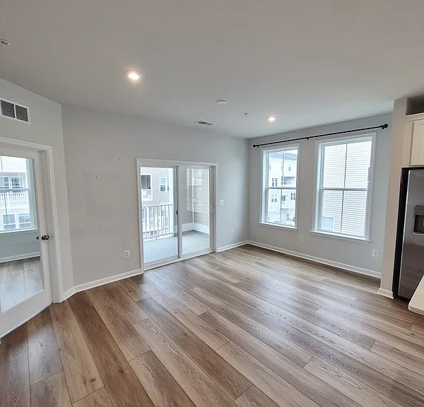 648 Brookwood Glen Ter #B — Photo 8