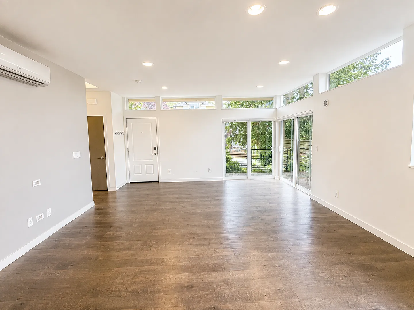 Cherry Hill/Central District Townhome — Photo 3