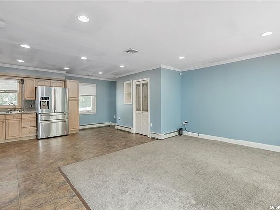 3rd image of 27 Arpage Dr E