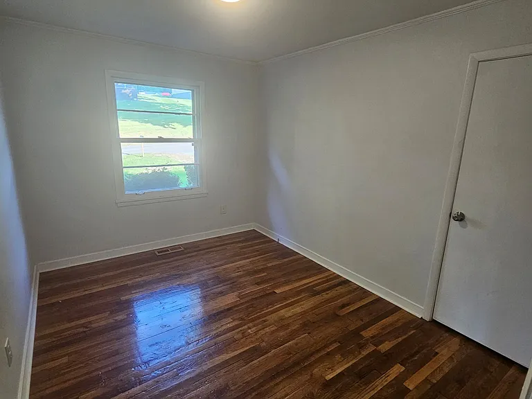 1305 N Barton St — Photo 4