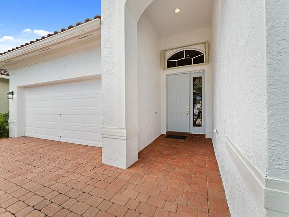 3rd image of 879 SW Pebble Lane