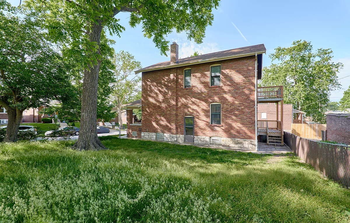 Building Photo - 5021 Ray Ave #2