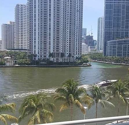 2nd image of 325 Biscayne Blvd #517