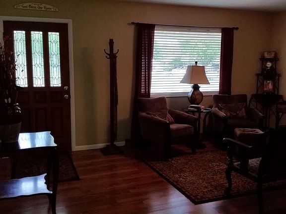 4th image of 707 S Hilldale Ave