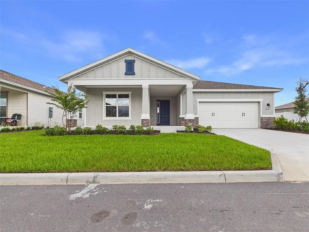 4 bed, 3.0 bath, 2671 sqft, $3,200 — Photo 1
