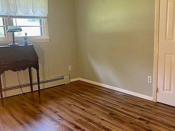 4th image of 16 Sharon Dr