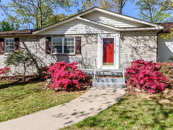 5th image of 508 Fairlawn Cir