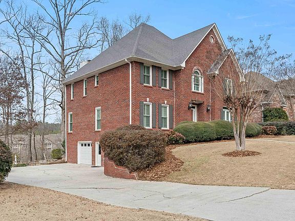 3rd image of 551 Bristol Ln