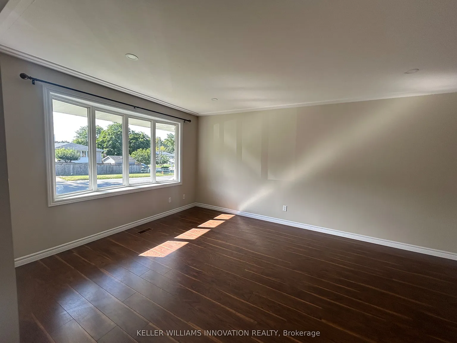 4 bed, $2,450 — Photo 4