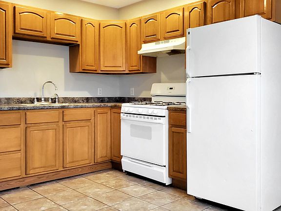 2nd image of 29 Blaine St APT 2