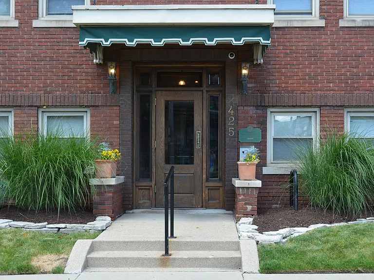 Historic Worthington Manor Apartments — Photo 4