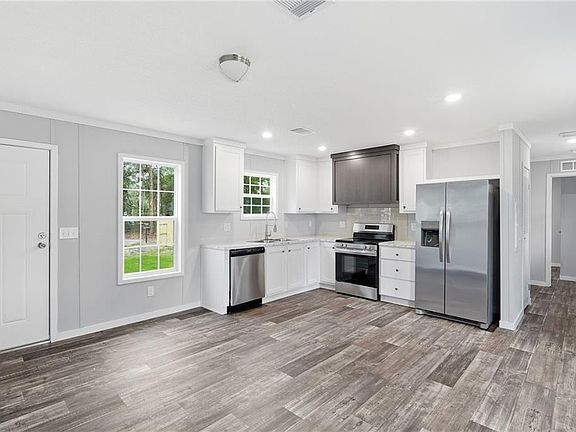 4th image of 93 Thrasher Ln E