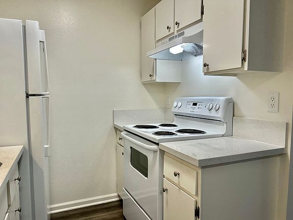 4th image of 1000-1042 W Orange St #1020-C12