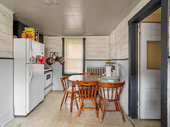 4th image of 33 Hidden Valley Rd