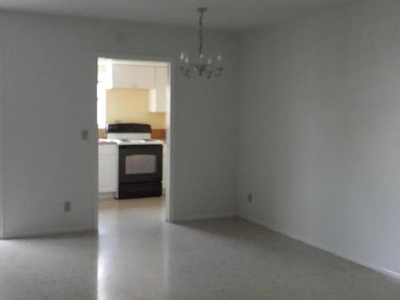 2nd image of 5243 Cresthaven Blvd APT C