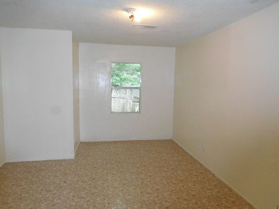 5th image of 1032 W Walnut St