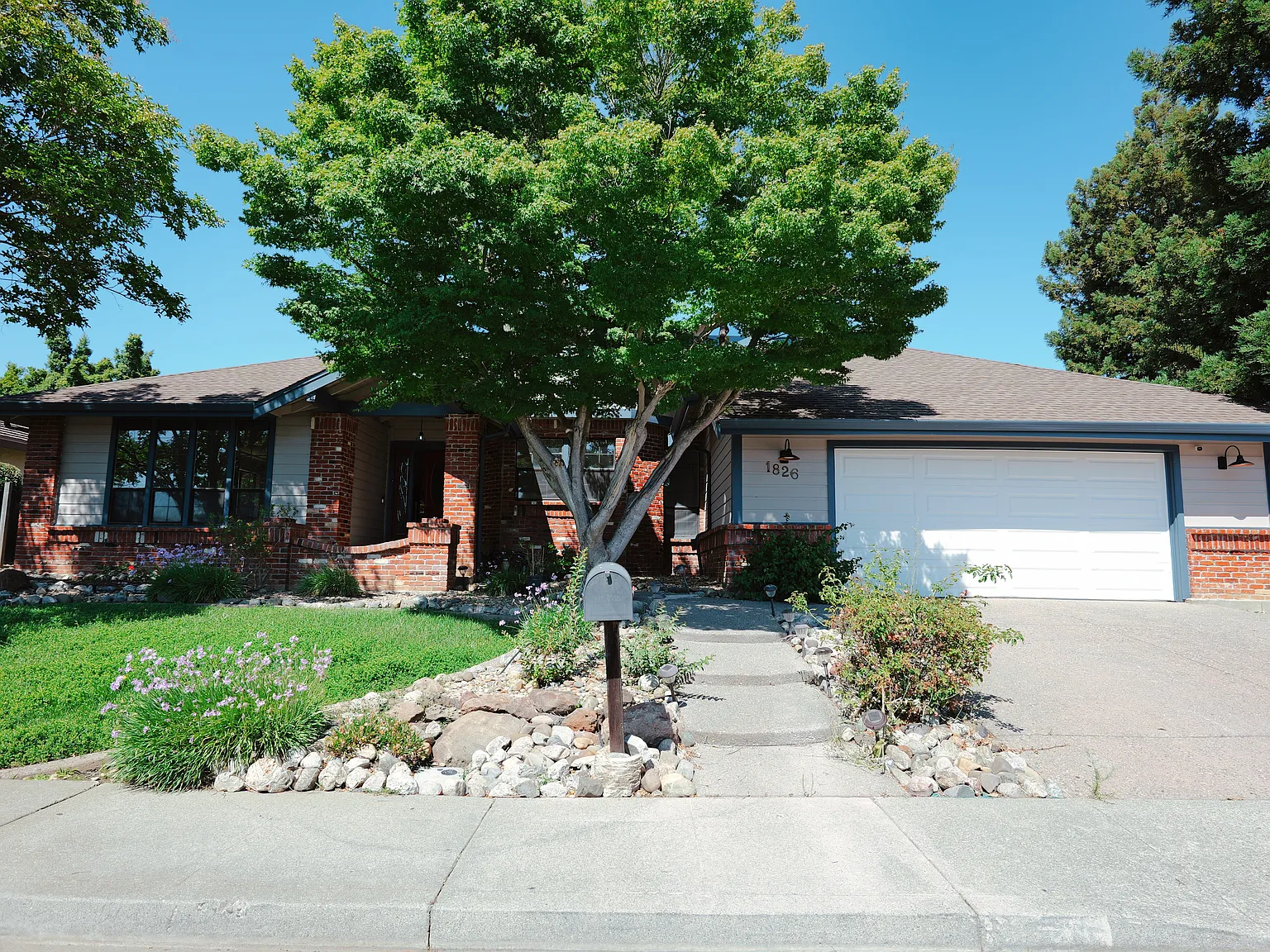 4 bed, 3039 sqft, $3,600 — Photo 1