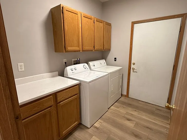 3330 Leopold Way #B — Photo 8